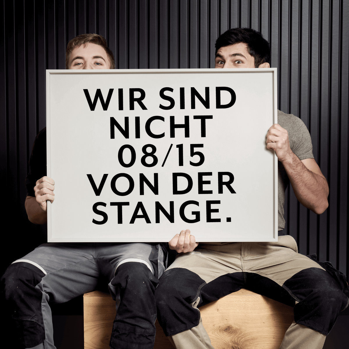 Mitarbeiterbild mit Slogan: Wir sind nicht 08/15 von der Stange.